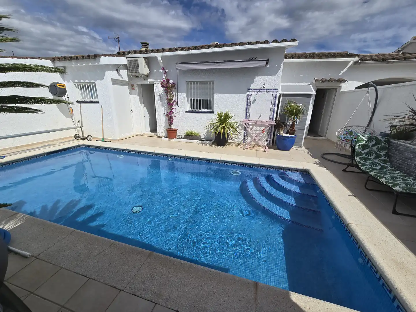 Piscina de Casa adosada en venda en Empuriabrava amb Aire condicionat, Piscina i Moblat