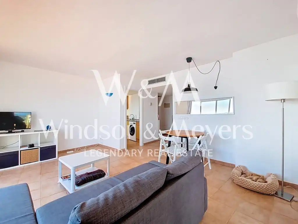 Sala de estar de Apartamento en venta en Santa Eulària des Riu con Aire acondicionado, Amueblado y Piscina comunitaria