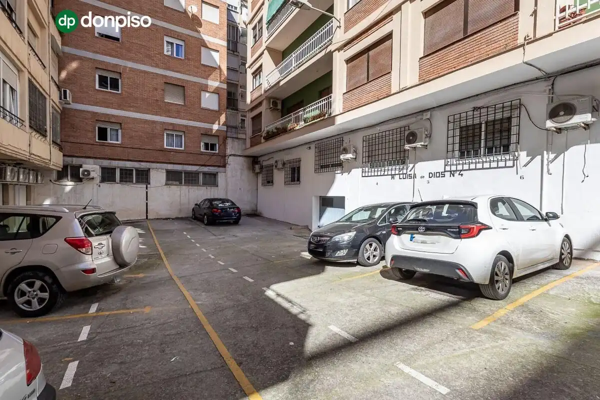 Parkplatz von Wohnung zum Verkauf in Granada