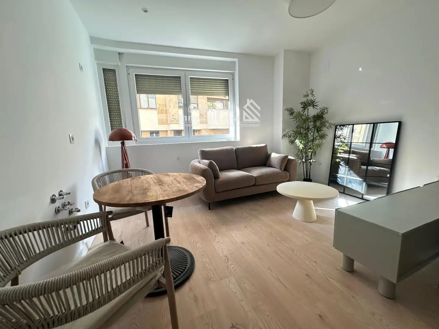 Sala d'estar de Estudi en venda en Salamanca amb Calefacció i Traster