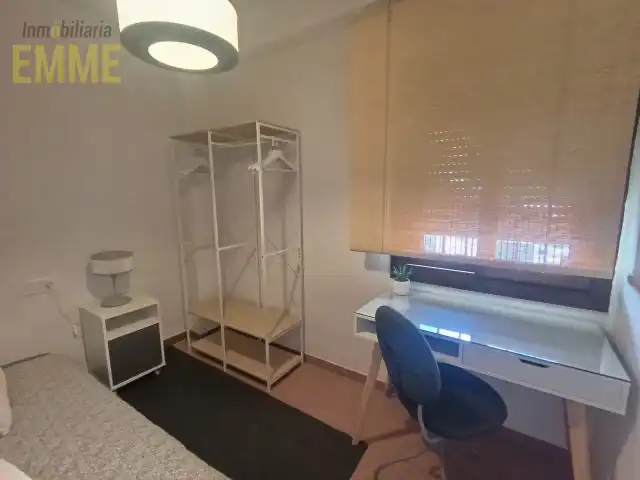 Habitación de Piso de alquiler en Ronda con Aire acondicionado, Amueblado y Lavadora