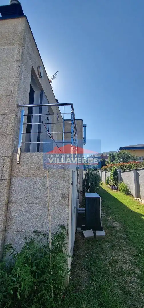 Vista exterior de Casa o chalet en venta en Cangas  con Terraza, Trastero y Piscina