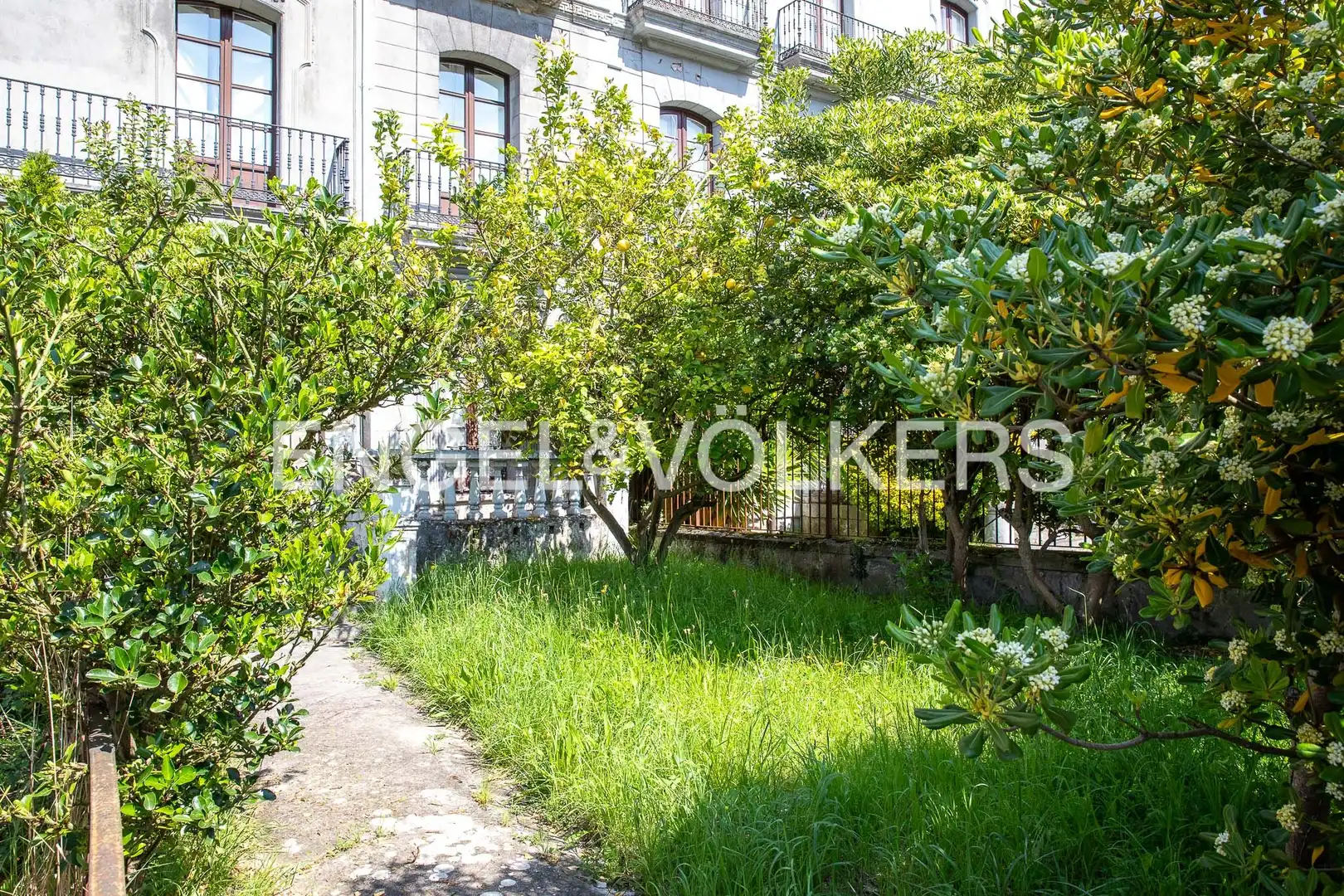 Vista exterior de Piso en venta en Laredo con Calefacción y Balcón