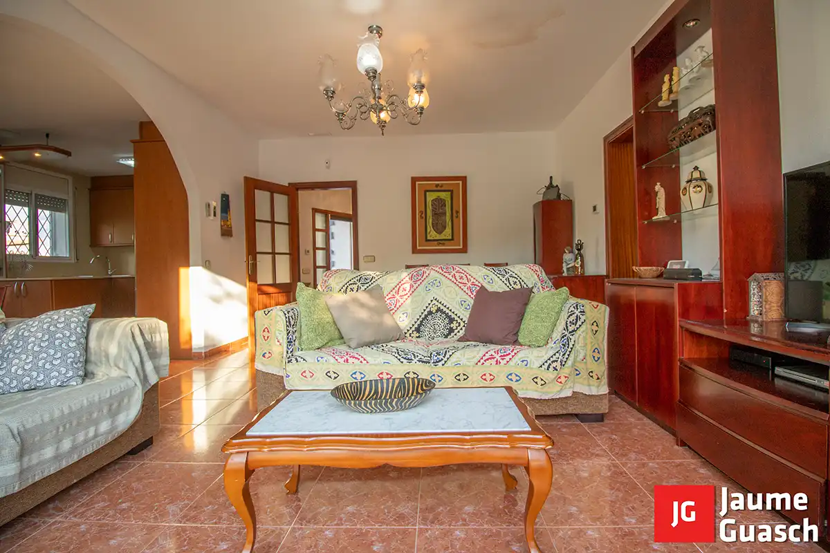 Sala d'estar de Casa o xalet en venda en Torredembarra amb Aire condicionat, Calefacció i Jardí privat
