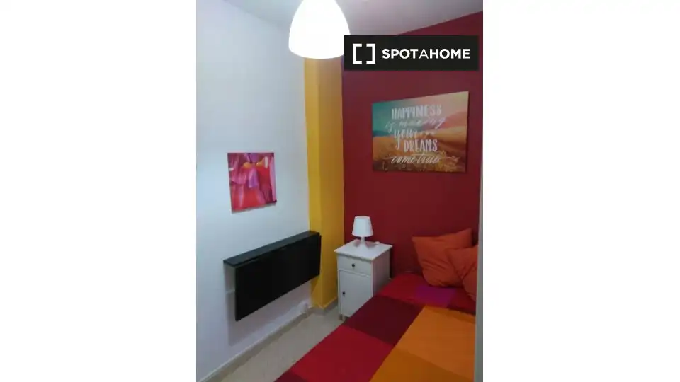 Bedroom of Flat for share in Alcalá de Henares  with Air Conditioner, Heating and Furnished