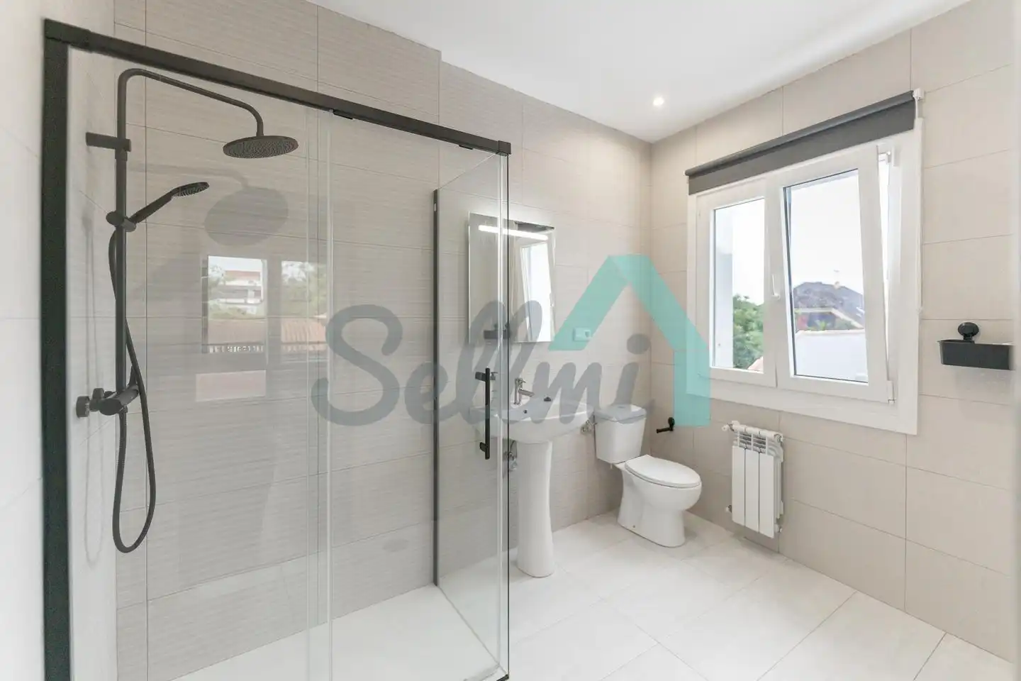 Bathroom of Houses for rent in Gijón   with Heating, Private garden and Terrace
