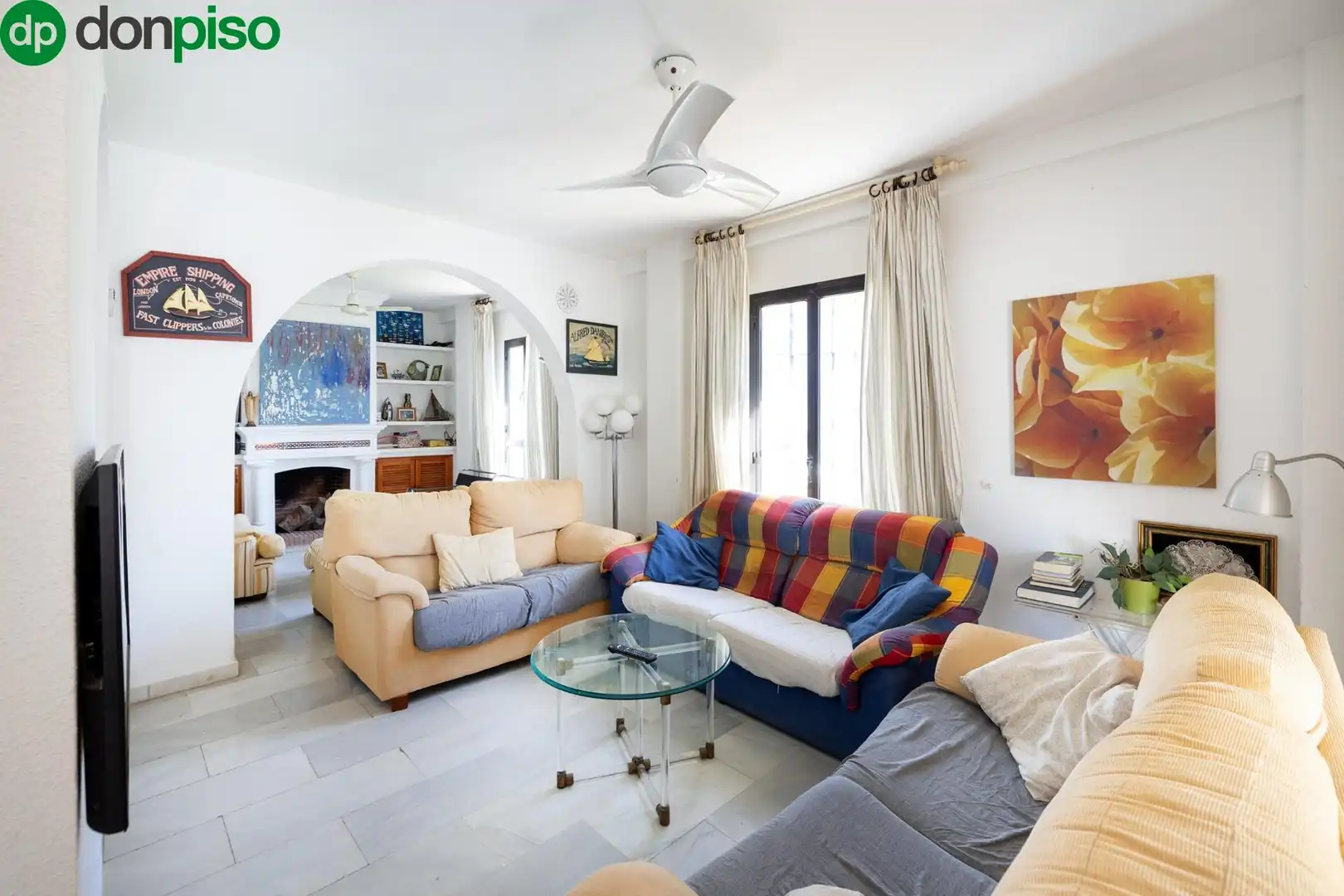 Sala d'estar de Casa adosada en venda en Motril amb Aire condicionat, Moblat i Balcó