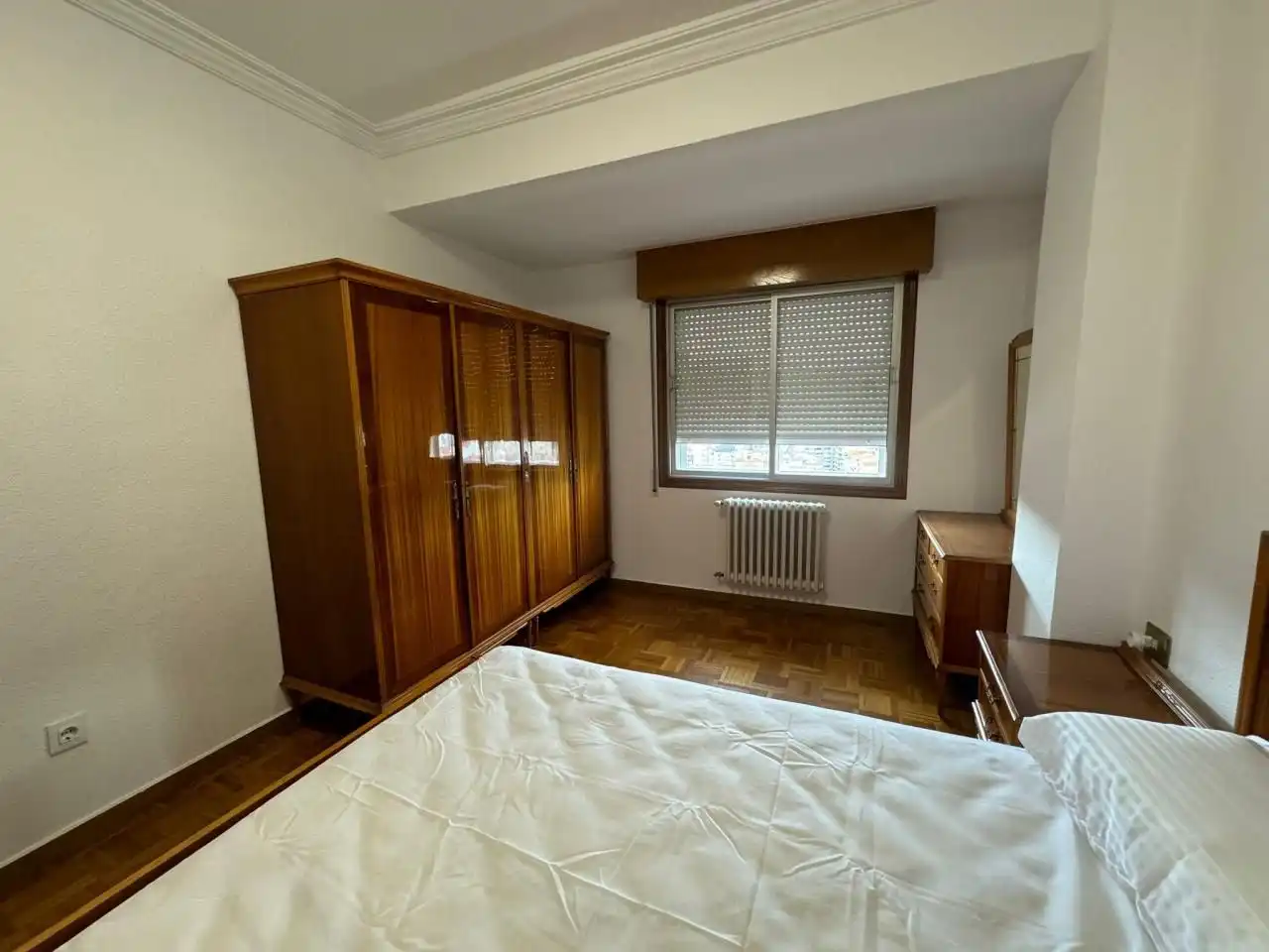 Bedroom of Flat for share in Ourense Capital   with Heating, Parquet flooring and Furnished