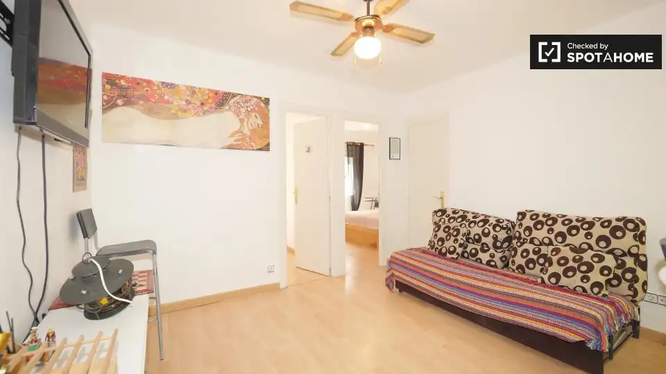 Sala de estar de Piso para compartir en L'Hospitalet de Llobregat con Aire acondicionado, Calefacción y Amueblado