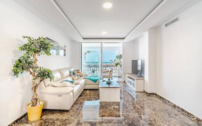 Sala d'estar de Pis en venda en Manilva amb Aire condicionat i Balcó