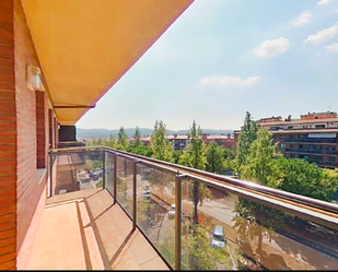 Vista exterior de Pis en venda en Sant Cugat del Vallès amb Calefacció