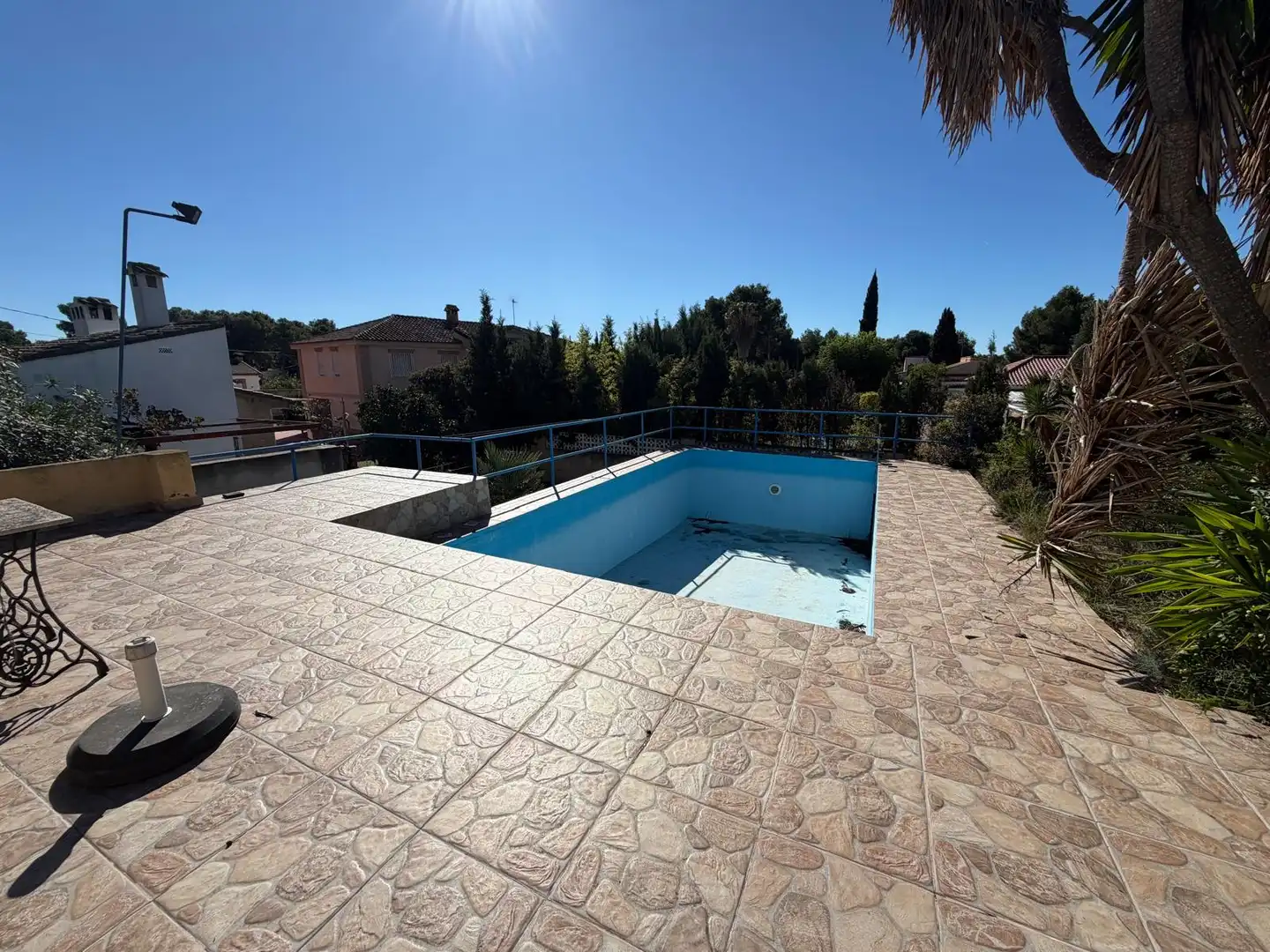 Schwimmbecken von Einfamilien-Reihenhaus zum Verkauf in Olocau mit Privatgarten, Terrasse und Schwimmbad