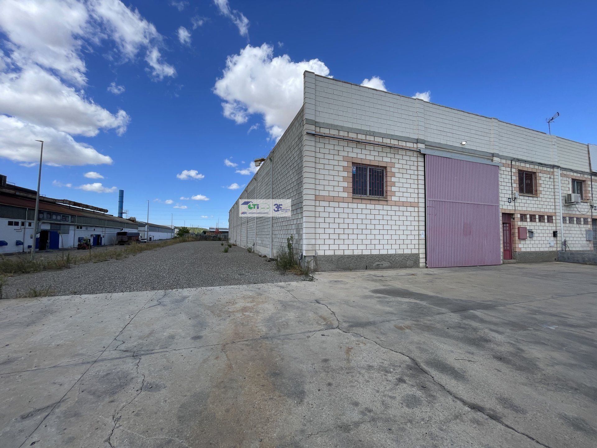 Exterior view of Industrial buildings for sale in Villanueva de Gállego
