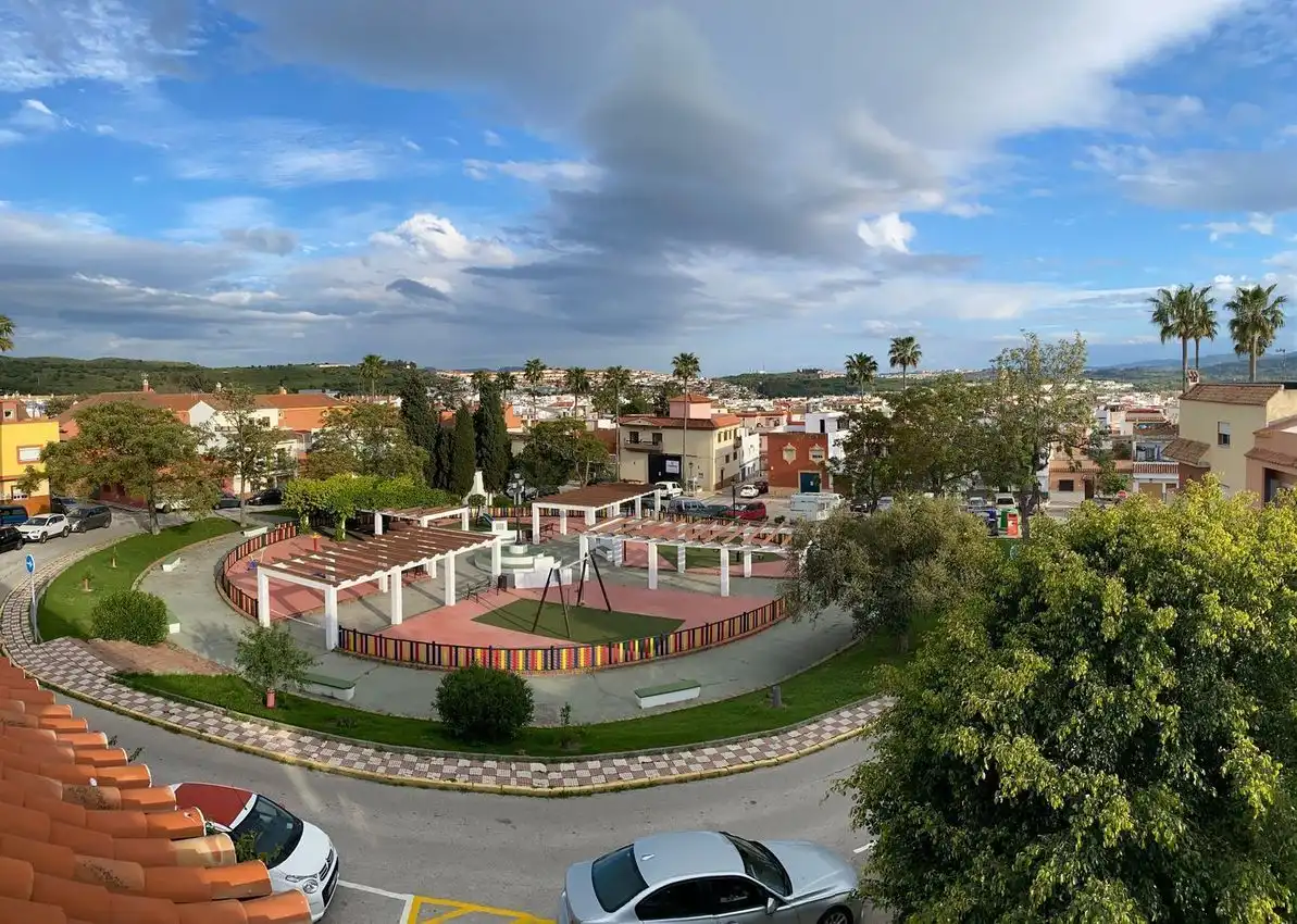 Vista exterior de Casa adosada en venda en Los Barrios