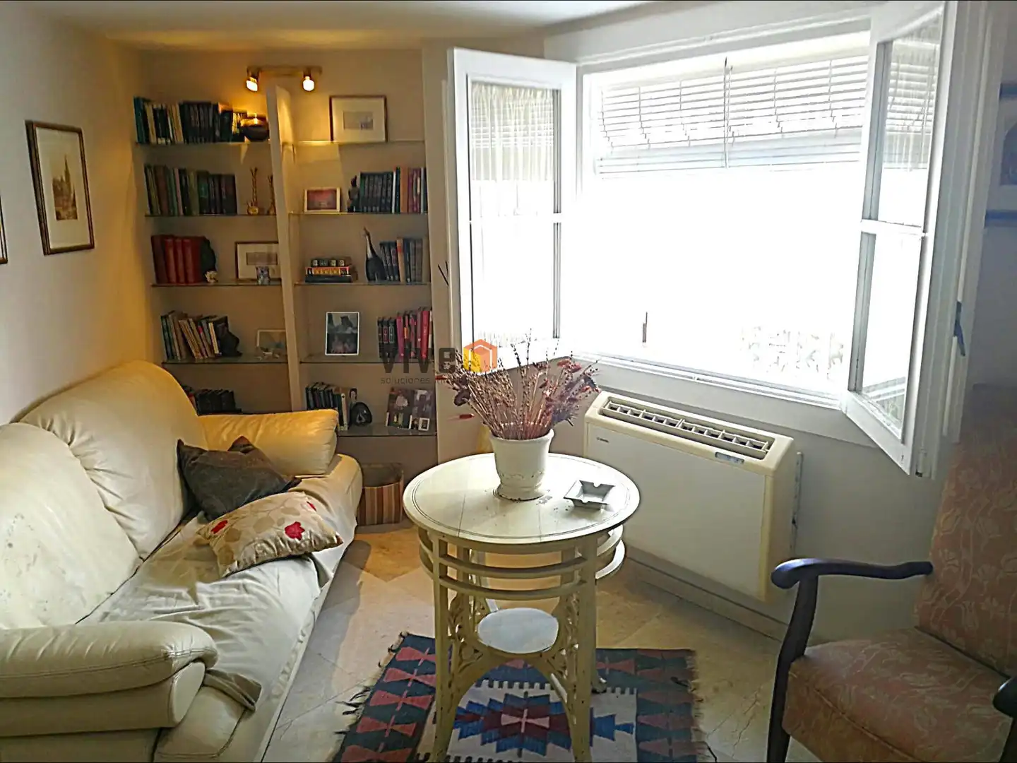 Living room of Flat for sale in Sevilla  with Air Conditioner, Heating and Furnished