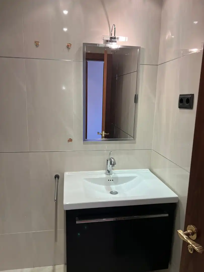 Bathroom of Attic for rent in Madrid  with Air Conditioner, Heating and Parquet flooring