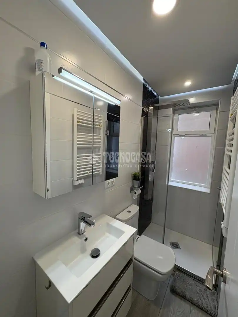 Baño de Piso de alquiler en Madrid con Aire acondicionado, Calefacción y Amueblado