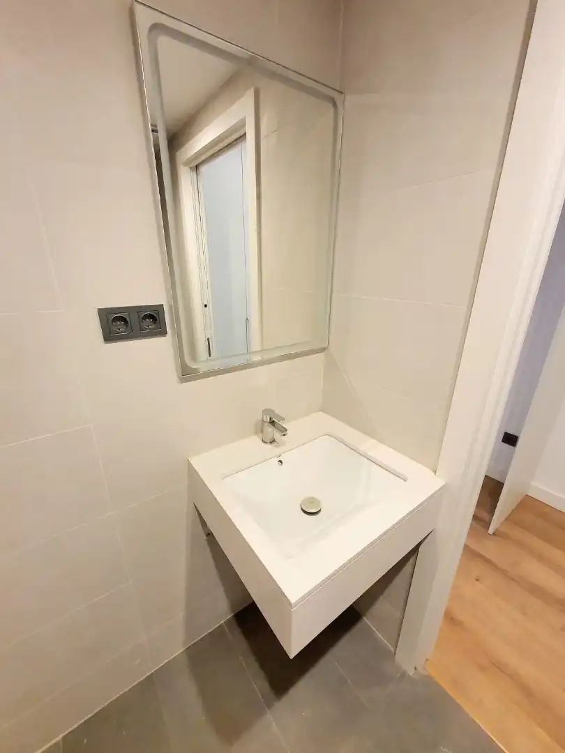 Bany de Estudi en venda en Sant Boi de Llobregat amb Aire condicionat, Calefacció i Forn