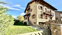 Vista exterior de Casa o xalet en venda en Bellver de Cerdanya amb Jardí privat, Traster i Moblat