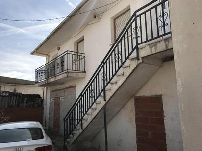 Vista exterior de Casa o xalet en venda en Mazuecos amb Terrassa i Balcó