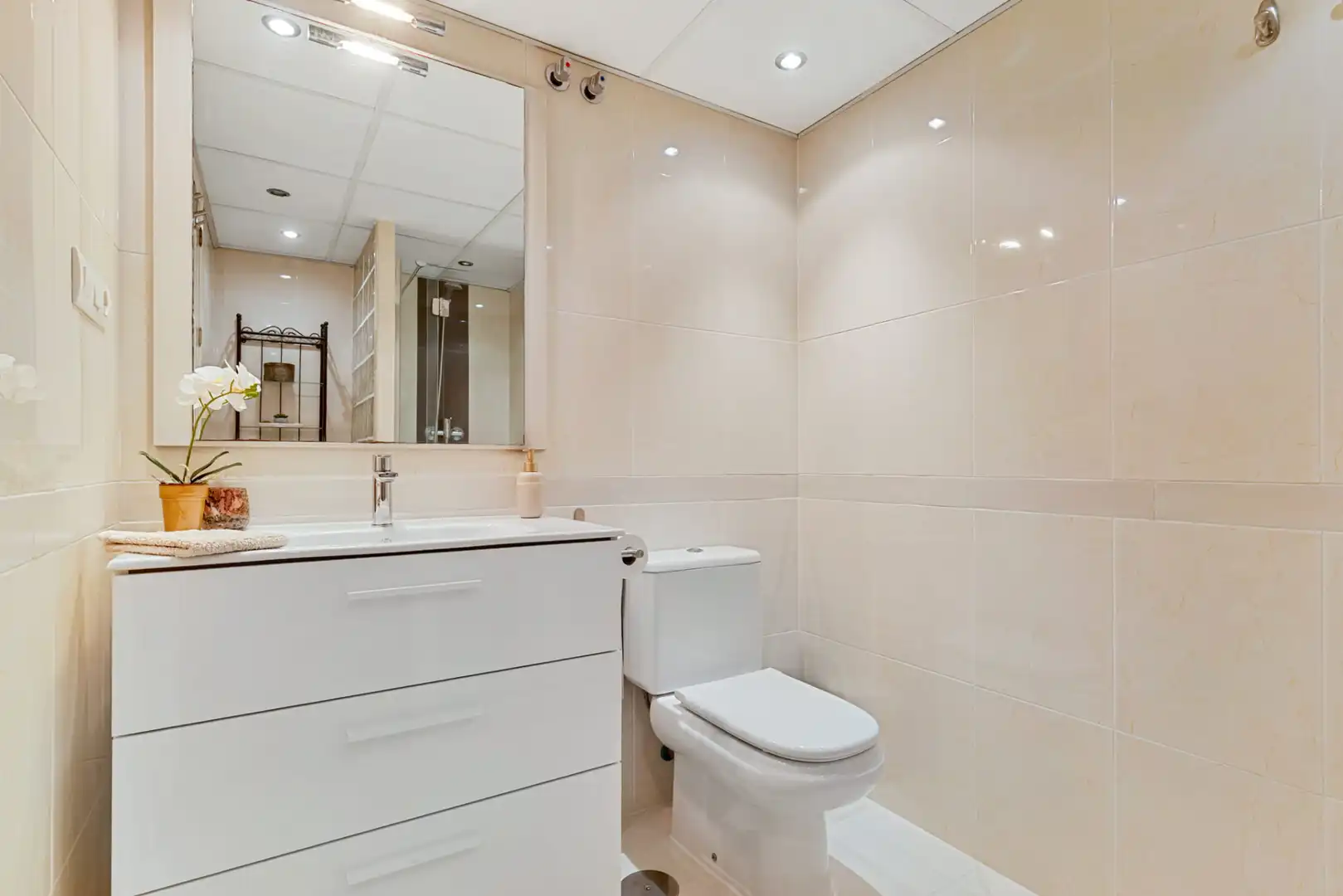 Bathroom of Apartments for sale in Fuengirola  with Terrace, Furnished and Internet