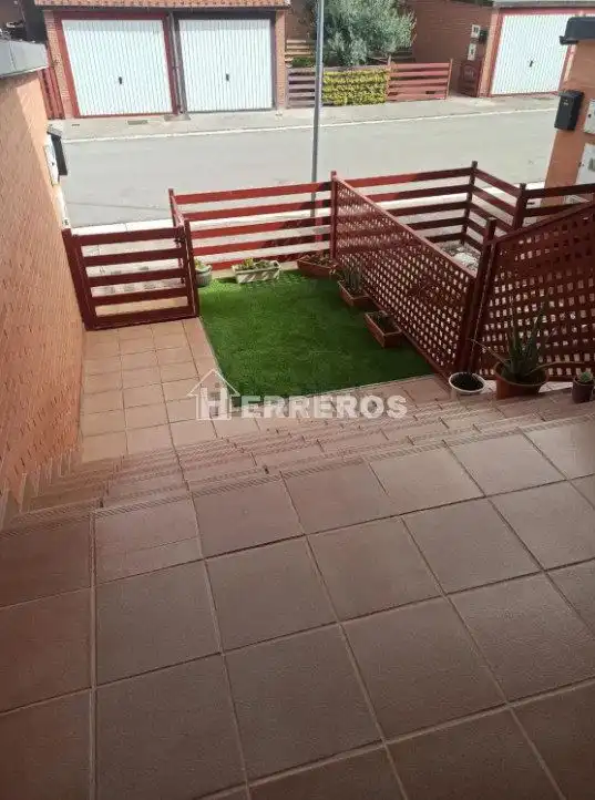 Terrassa de Casa adosada en venda en Alesanco amb Calefacció, Parquet i Terrassa
