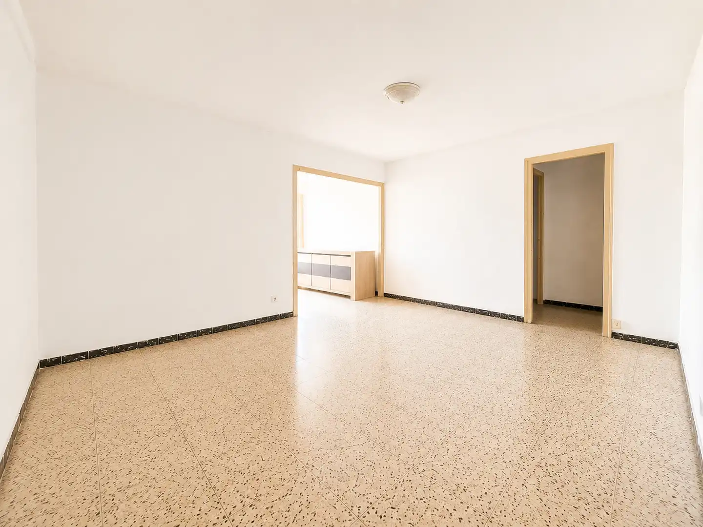 Wohnzimmer von Wohnung zum Verkauf in Santa Coloma de Gramenet mit Klimaanlage, Heizung und Balkon