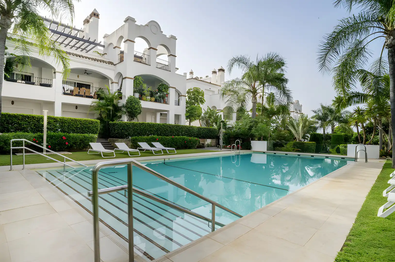 Vista exterior de Apartamento en venta en Marbella con Aire acondicionado, Terraza y Piscina