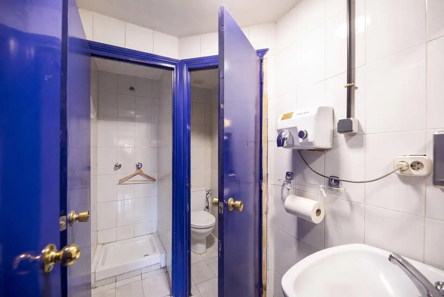 Badezimmer von Fabrikhallen zur Miete in Madrid