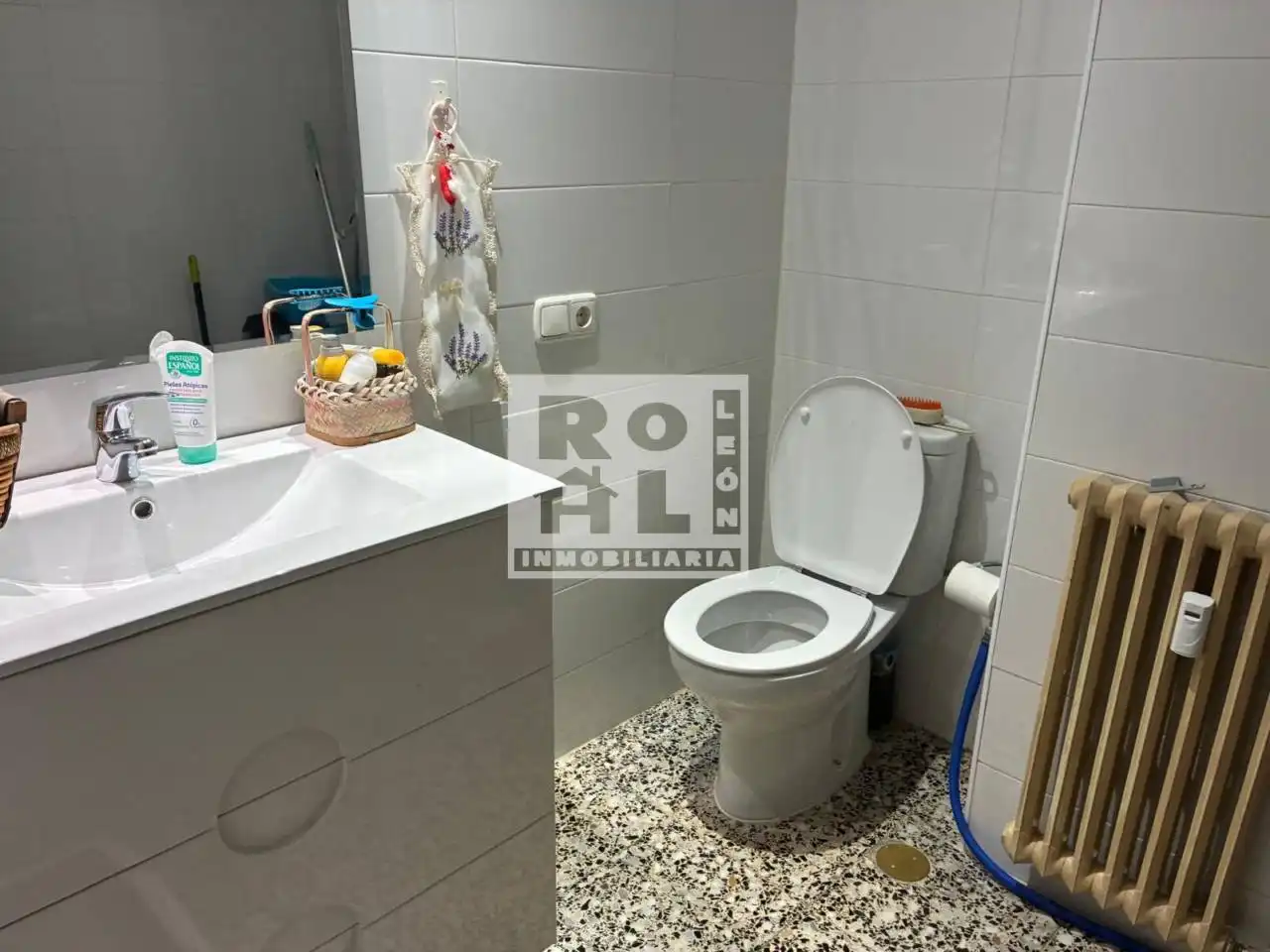 Baño de Piso en venta en León Capital  con Calefacción y Terraza