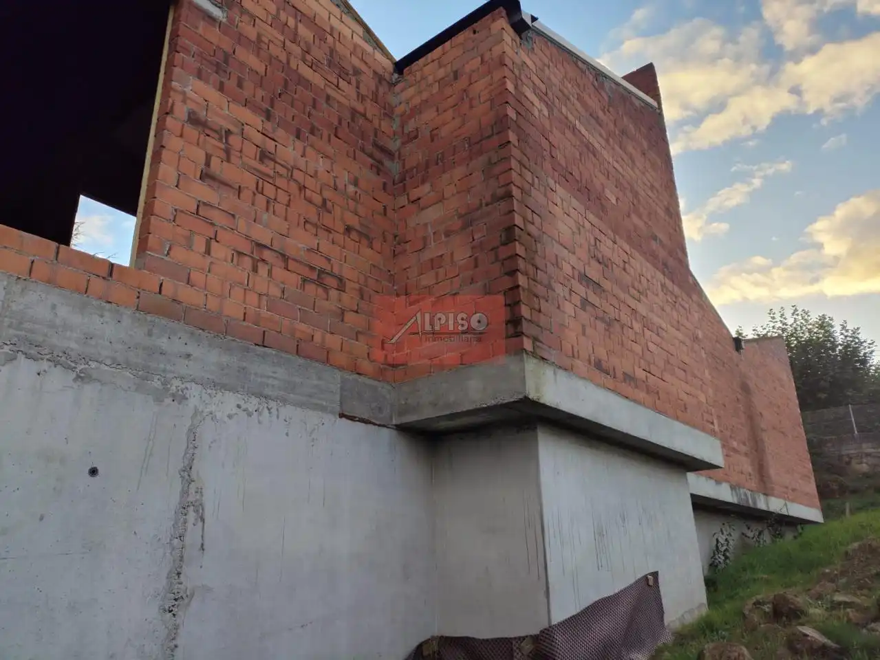 Vista exterior de Casa o xalet en venda en San Cibrao das Viñas amb Calefacció, Jardí privat i Balcó