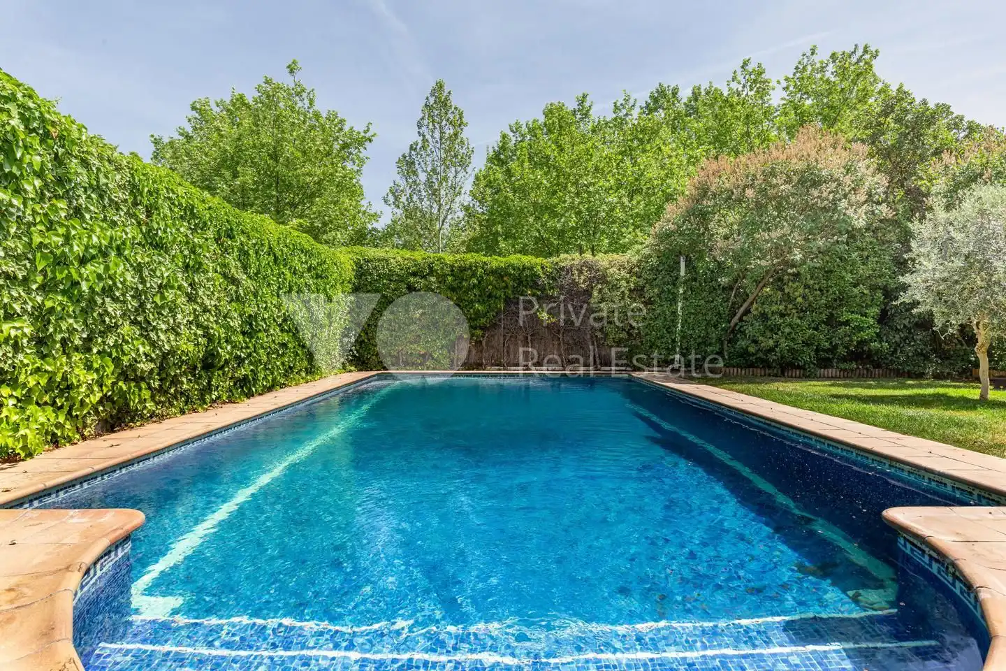 Piscina de Casa adosada en venta en Villanueva de la Cañada con Aire acondicionado, Calefacción y Jardín privado