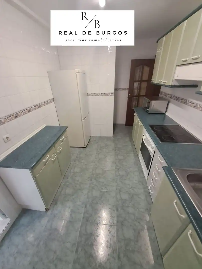 Cocina de Piso de alquiler en Valladolid con Calefacción, Terraza y Amueblado