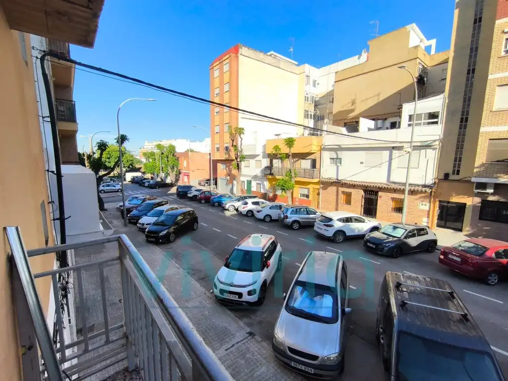 Vista exterior de Casa o chalet en venta en Paterna con Balcón