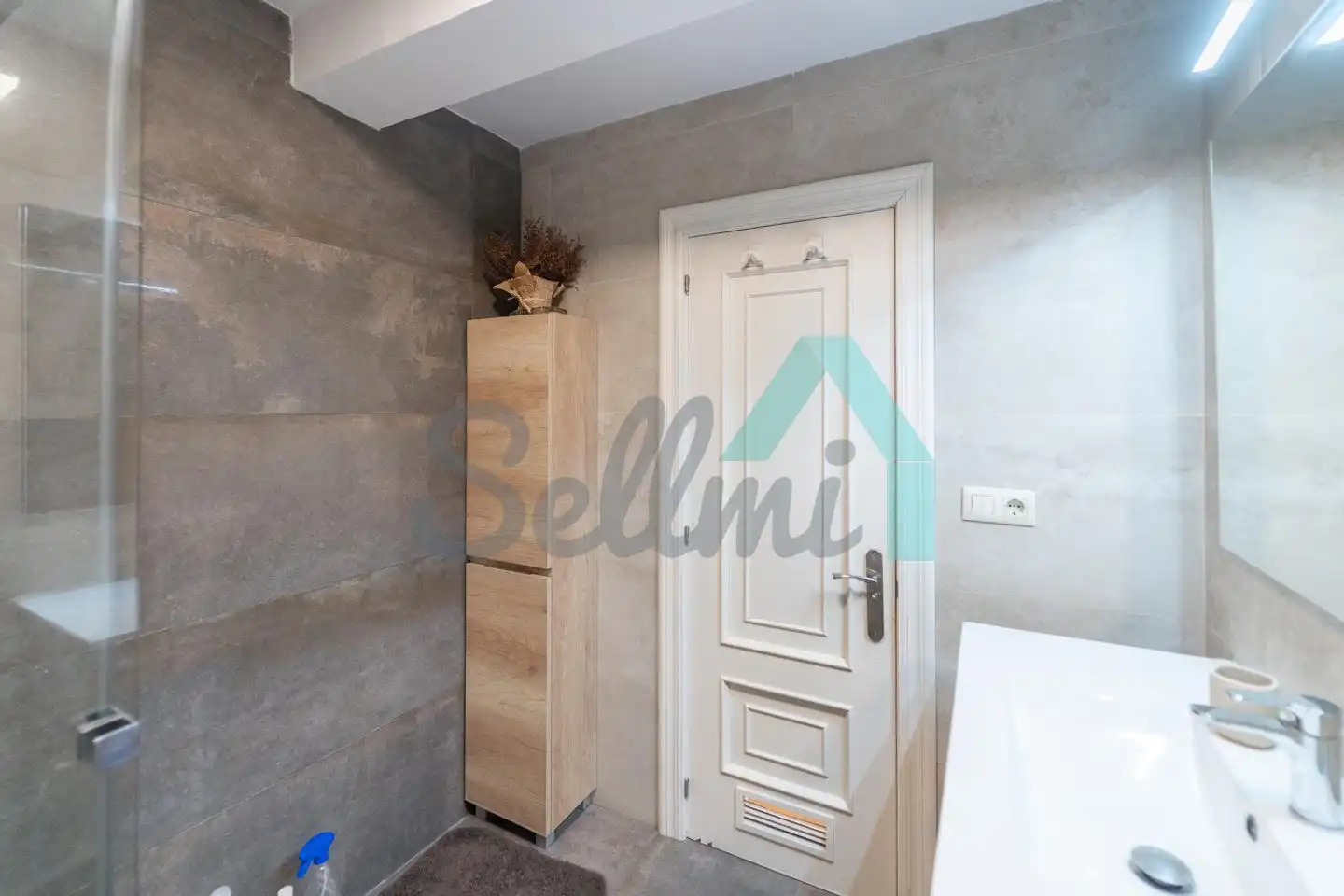 Bathroom of Flat for rent in Oviedo   with Heating, Parquet flooring and Furnished