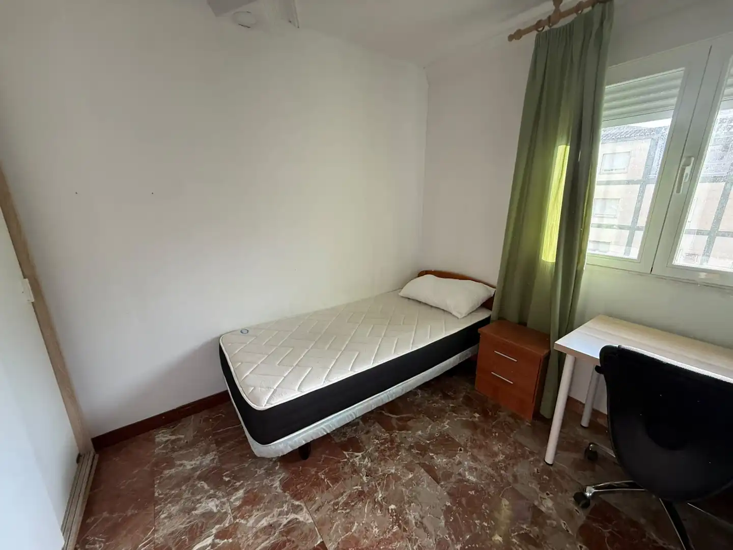 Schlafzimmer von Wohnung zur Miete in Granada mit Klimaanlage, Heizung und Möbliert
