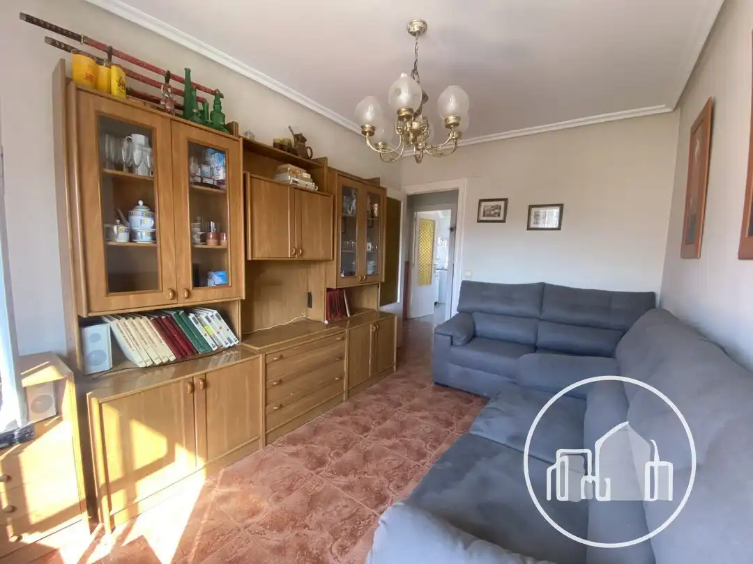 Living room of Flat for sale in Villarcayo de Merindad de Castilla la Vieja  with Storage room and Furnished
