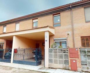 Vista exterior de Casa adosada en venda en  Zaragoza Capital amb Aire condicionat, Calefacció i Terrassa