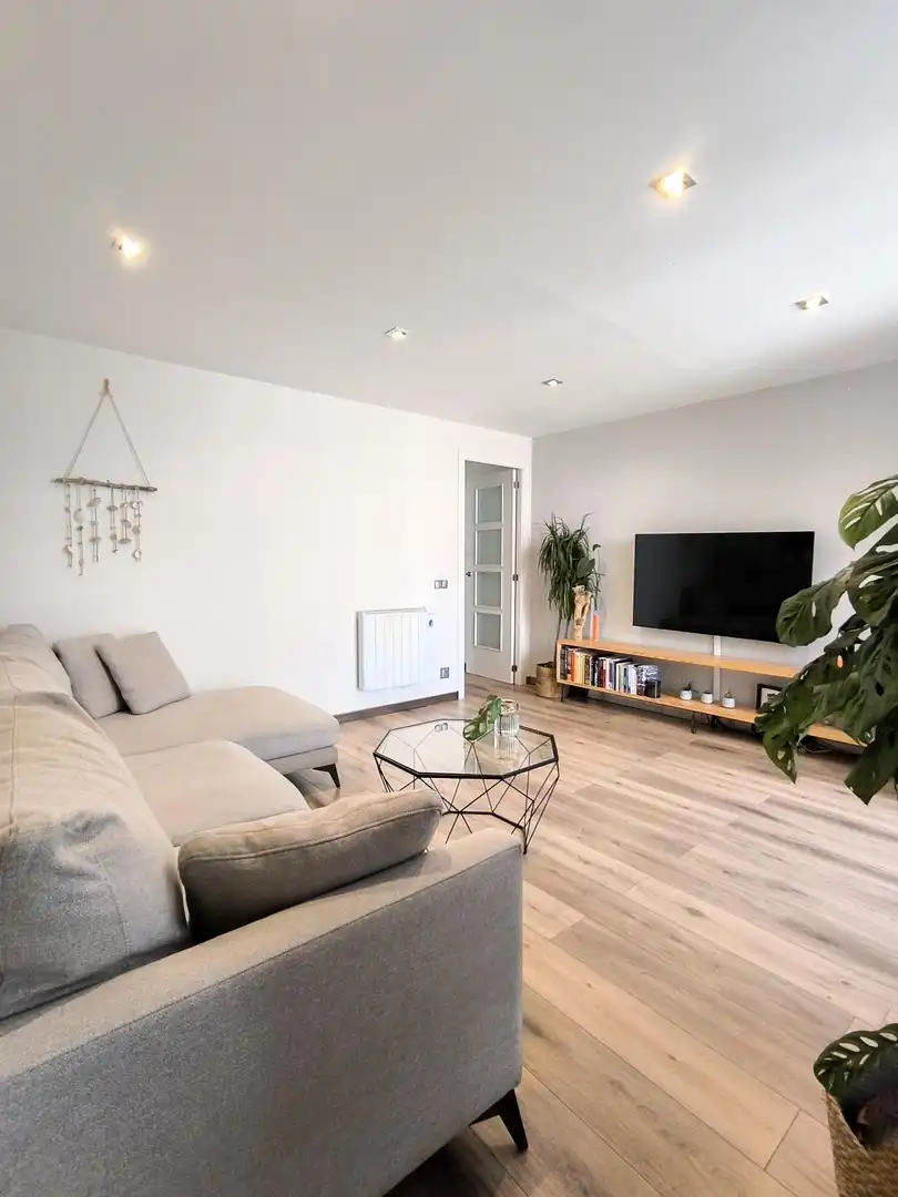 Sala de estar de Ático en venta en Mataró con Parquet, Terraza y Piscina