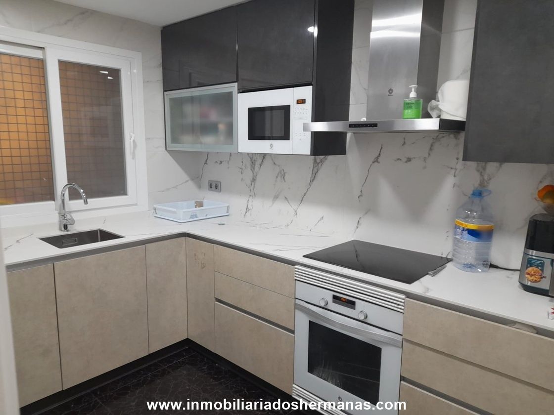 Cuina de Planta baixa en venda en El Prat de Llobregat amb Aire condicionat