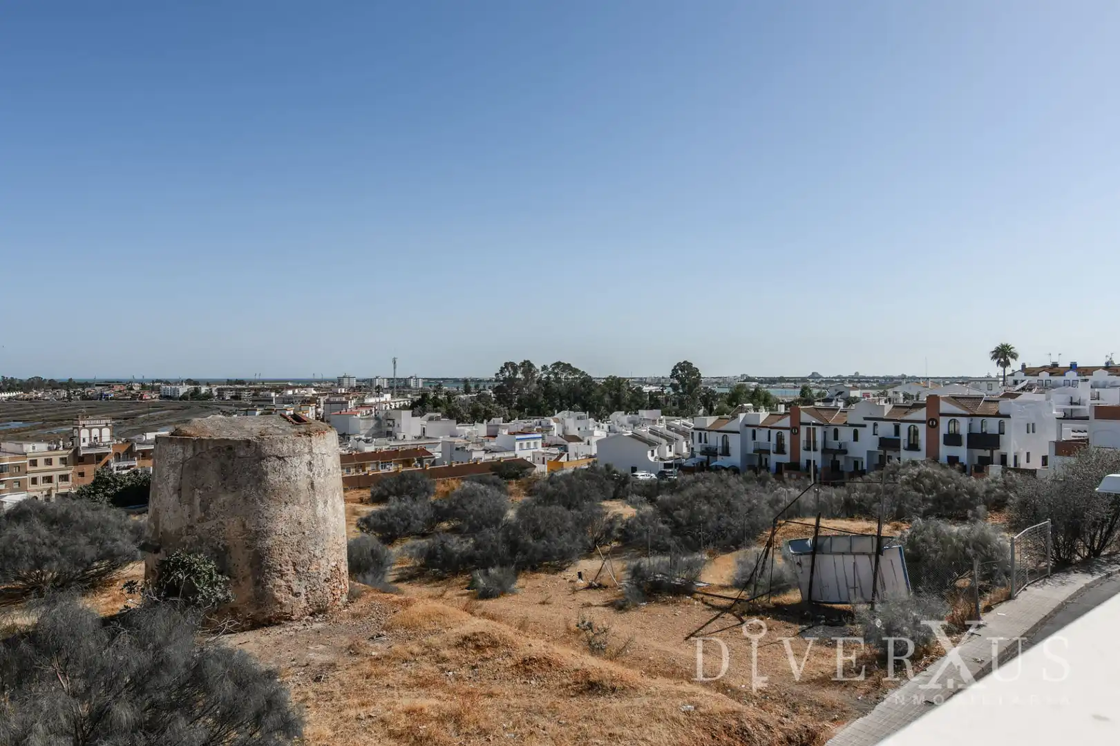 Vista exterior de Casa adosada en venda en Ayamonte amb Aire condicionat, Terrassa i Moblat