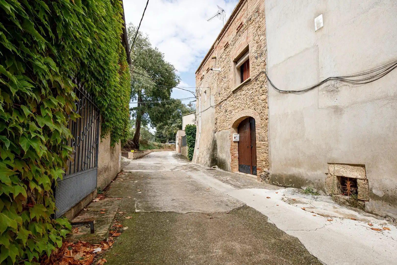 Vista exterior de Casa adosada en venda en Palau de Santa Eulàlia amb Jardí privat, Terrassa i Traster
