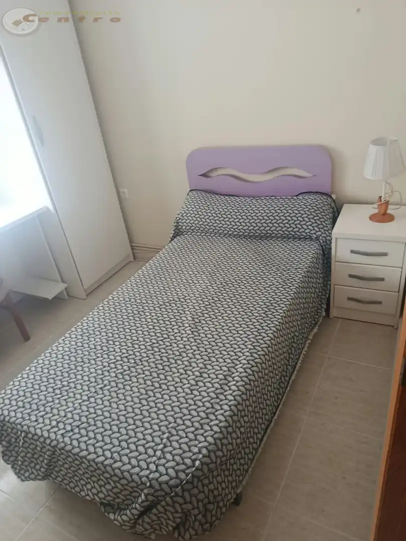 Dormitori de Apartament en venda en Albacete amb Calefacció, Moblat i Balcó