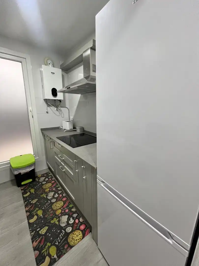 Cuina de Pis de lloguer en Plasencia amb Aire condicionat, Terrassa i Moblat