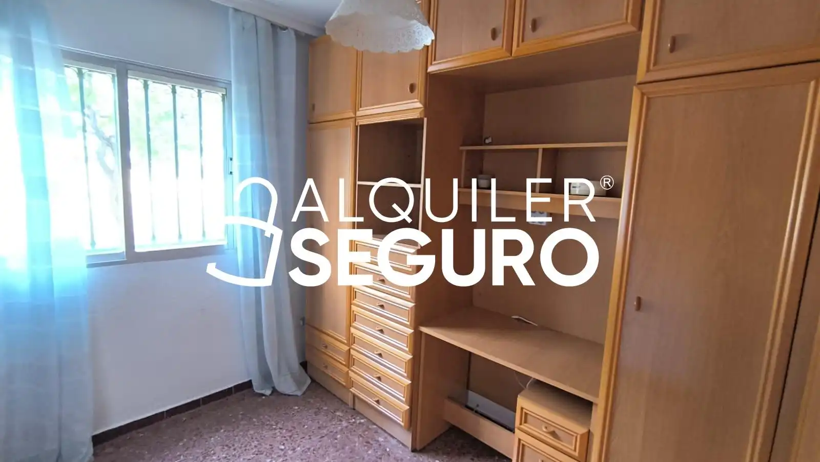 Bedroom of Flat for rent in Sevilla  with Air Conditioner and Furnished