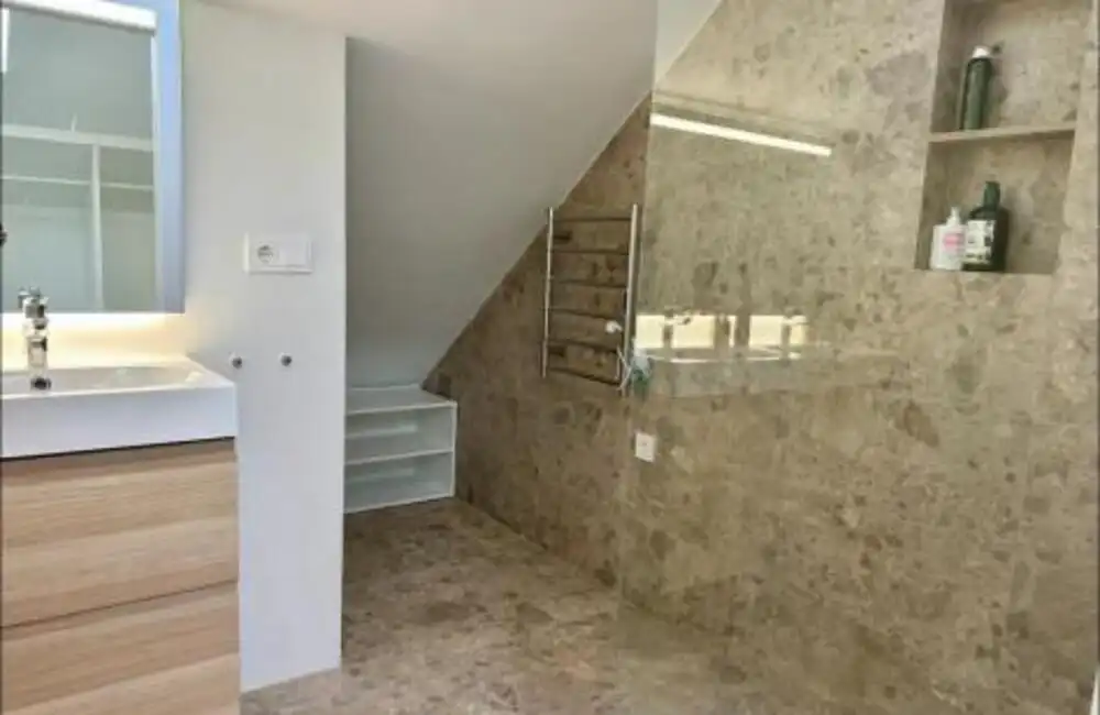 Bany de Àtic de lloguer en Marbella amb Aire condicionat, Calefacció i Terrassa