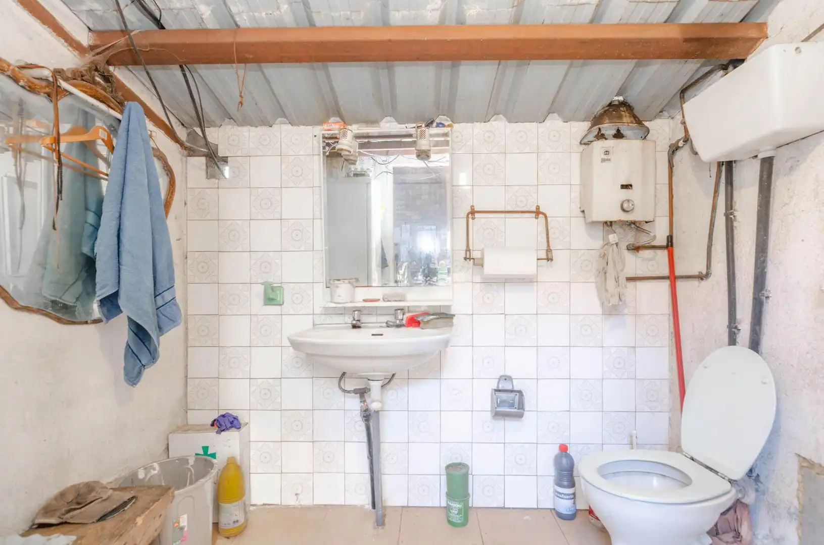 Badezimmer von Fabrikhallen zum Verkauf in Carreño