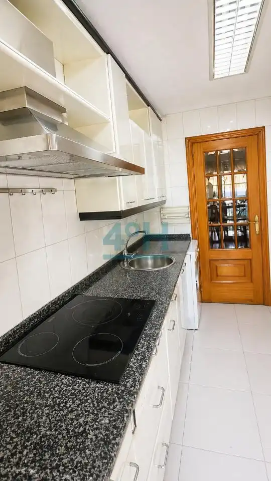 Cocina de Piso en venta en Ourense Capital  con Calefacción, Parquet y Trastero