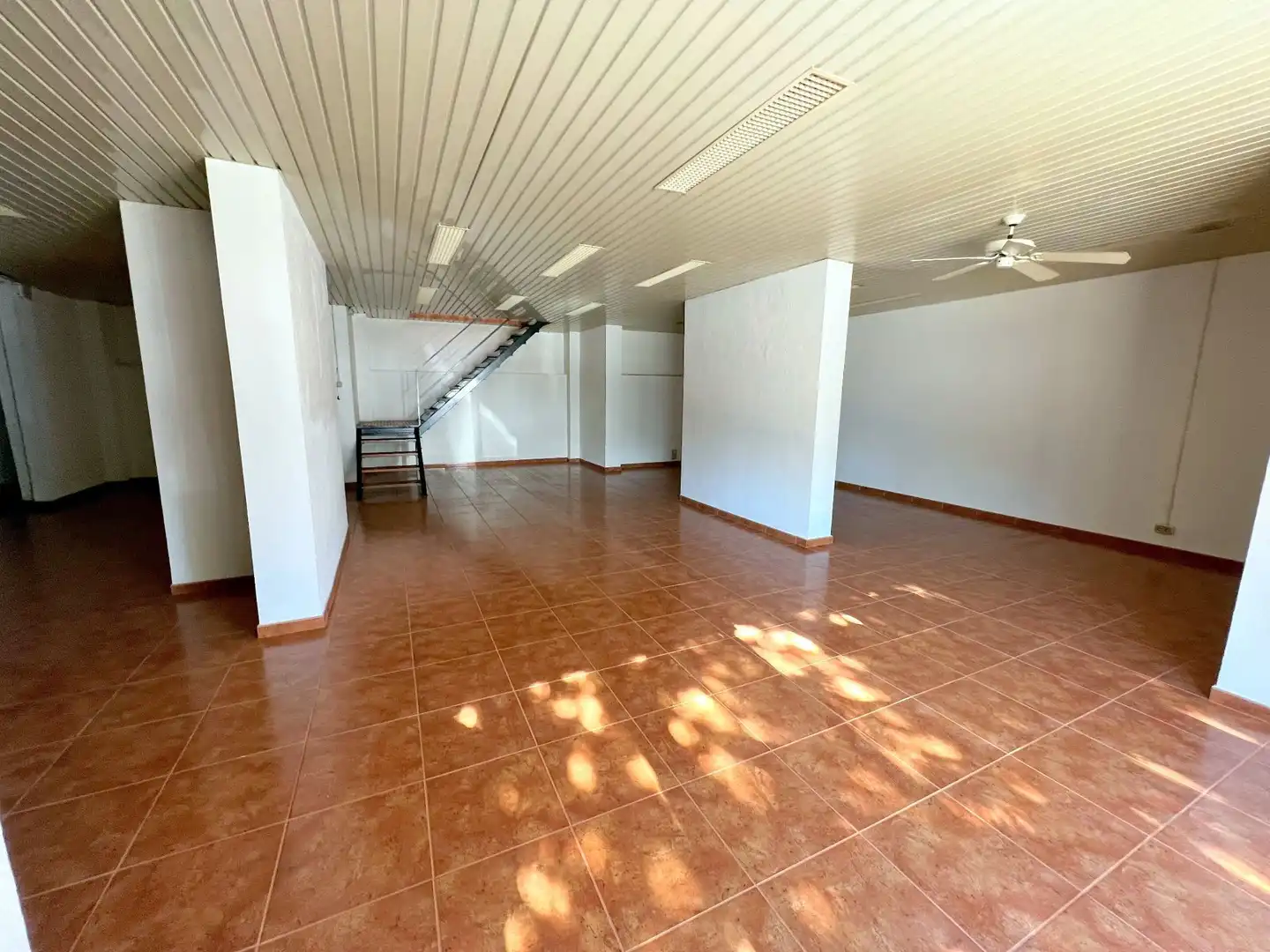 Local en venda a Simon Bolívar, Villa Ascensión - El Perú - Cruz del Señor