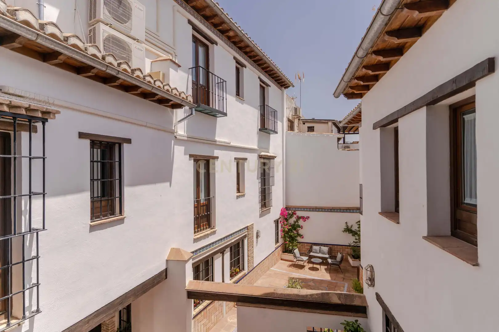 Vista exterior de Pis en venda en Granada amb Aire condicionat
